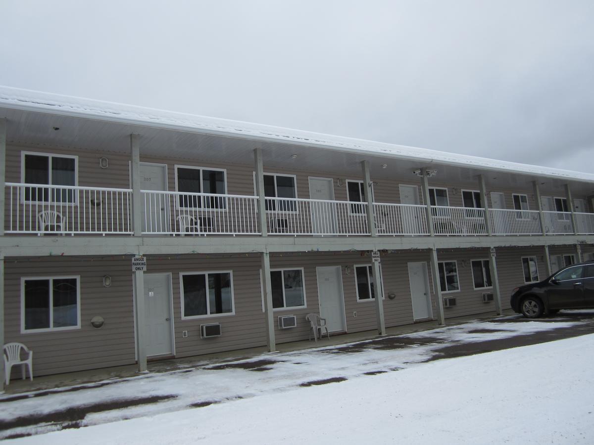 Kacee'S Northern Suites Fort Nelson Εξωτερικό φωτογραφία