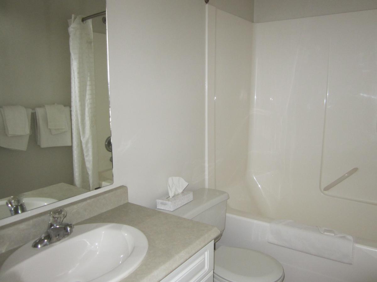 Kacee'S Northern Suites Fort Nelson Εξωτερικό φωτογραφία