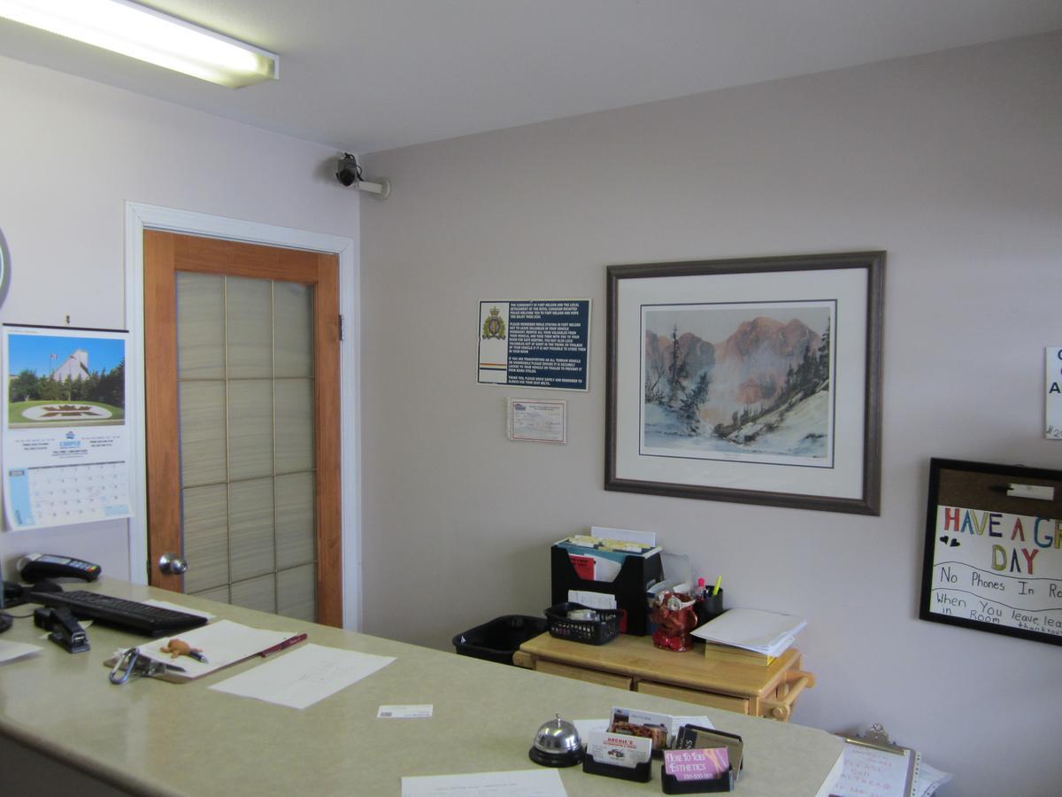 Kacee'S Northern Suites Fort Nelson Εξωτερικό φωτογραφία